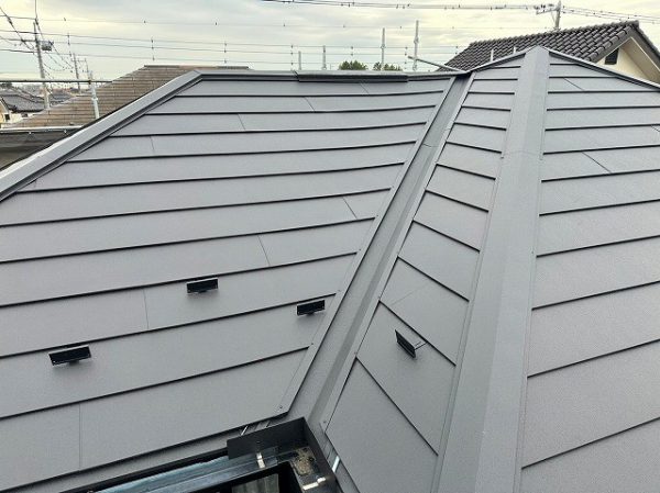 さいたま市にて屋根修理〈スレート屋根からスーパーガルテクトへカバー工法〉の施工後写真